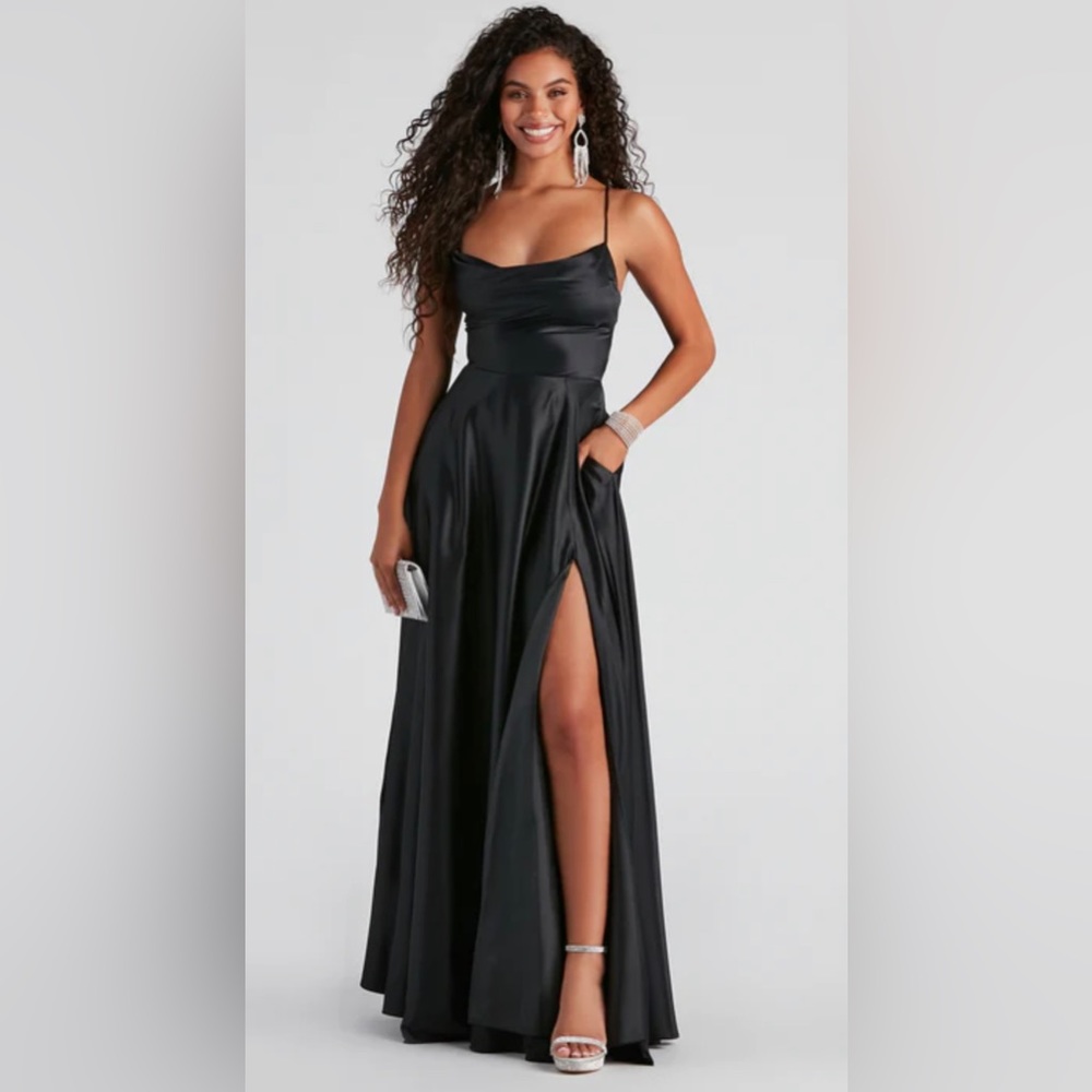 long black windsor dress! size 5 with tags still on it!